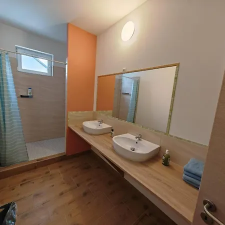 Konukevi Monteurunterkunft Schuetzenhaus 3*